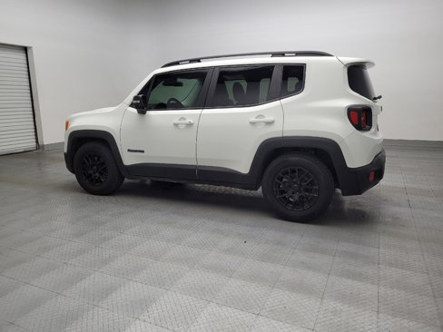 Used 2017 Jeep Renegade Altitude image 3