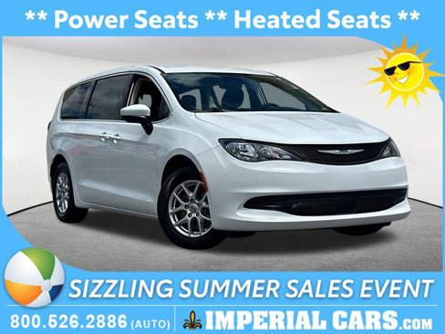Used 2023 Chrysler Voyager LX image 1
