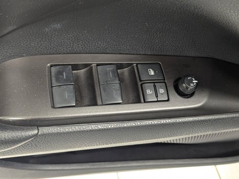 Used 2024 Toyota Camry SE image 18