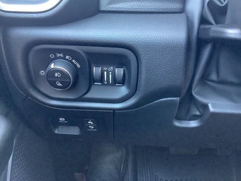 New 2026 RAM 1500 4x4 Crew Cab image 13