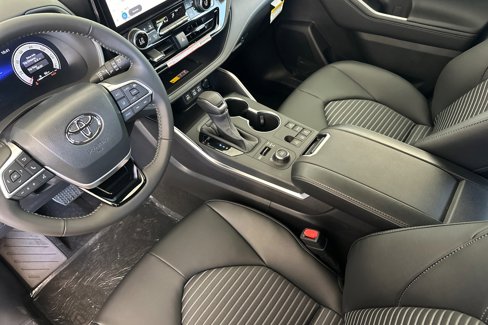 New 2025 Toyota Highlander XSE image 8