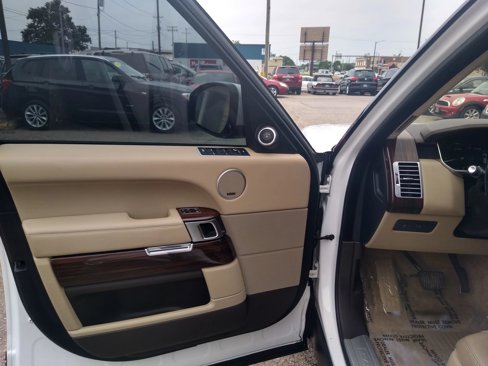 Used 2016 Land Rover Range Rover HSE image 12