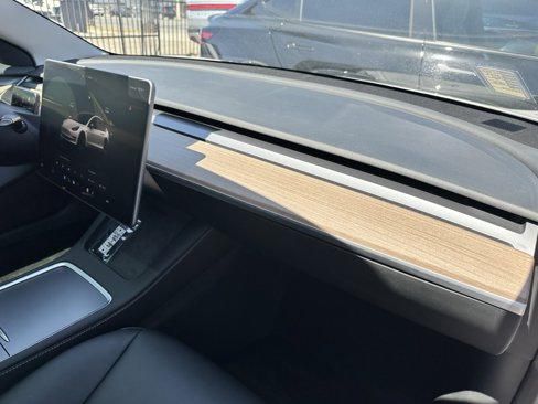 Used 2023 Tesla Model 3 Standard Range image 16