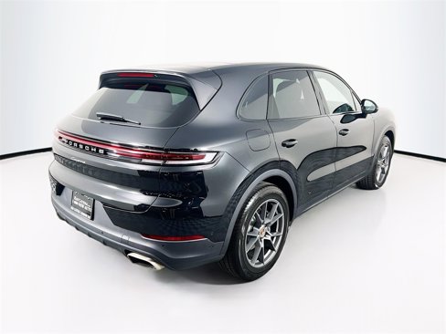 Used 2025 Porsche Cayenne image 9