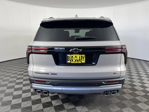 New 2026 Chevrolet Traverse Z71 w/ Enhanced Driving Package image 6