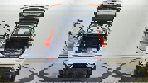 Certified 2025 Volvo XC60 T8 Plus w/ Protection Package Premier image 27