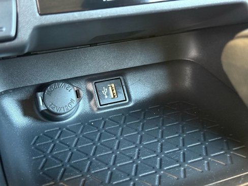 Used 2025 Toyota RAV4 XLE image 28