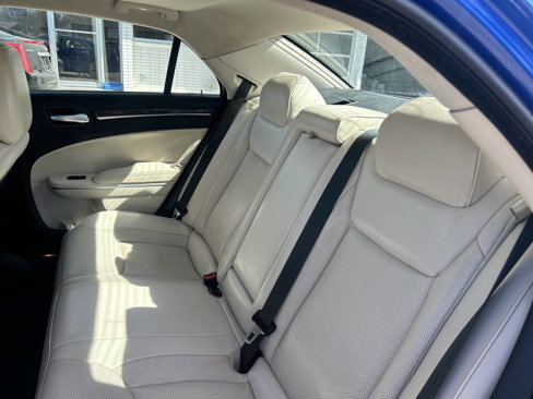 Used 2018 Chrysler 300 Limited w/ Safetytec Plus Group image 19