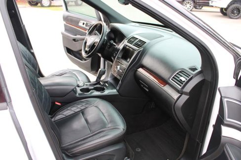 Used 2018 Ford Explorer Platinum image 17