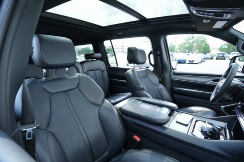 Used 2024 Jeep Wagoneer Series II image 25