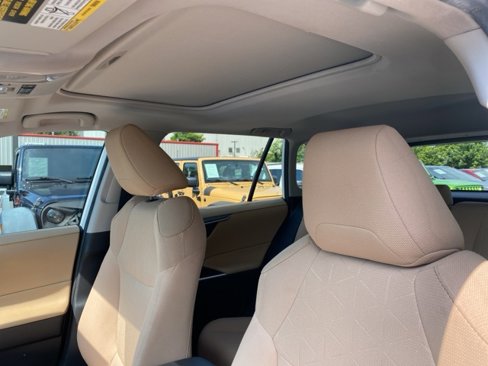 Used 2019 Toyota RAV4 XLE image 11