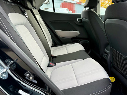 Used 2024 Hyundai Venue SEL image 12