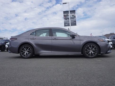 Used 2023 Toyota Camry SE image 3