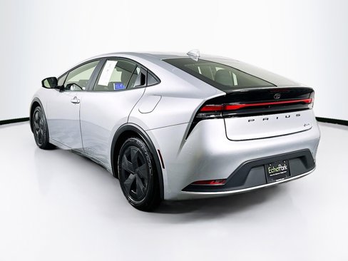 Used 2025 Toyota Prius LE image 5