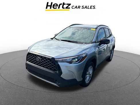 Used 2025 Toyota Corolla Cross LE image 3