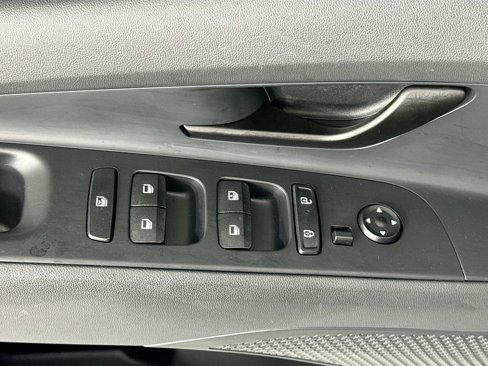 Certified 2025 Hyundai Elantra Sport image 17