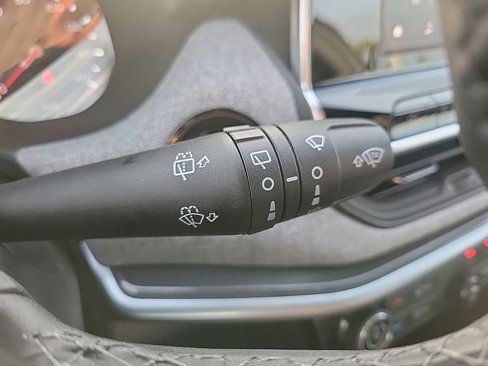 New 2025 Jeep Compass Latitude image 29