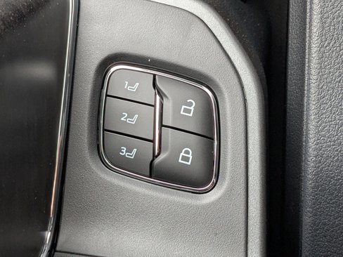 New 2026 Ford F250 Lariat w/ Black Appearance Package image 31