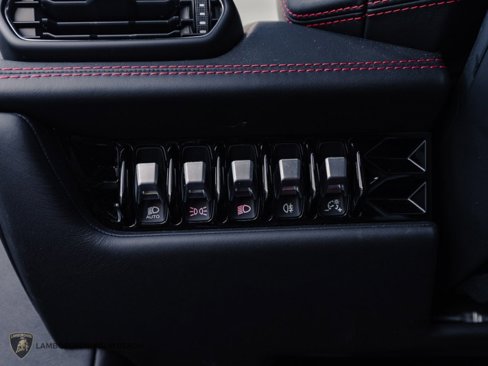 Used 2021 Lamborghini Huracan EVO image 28