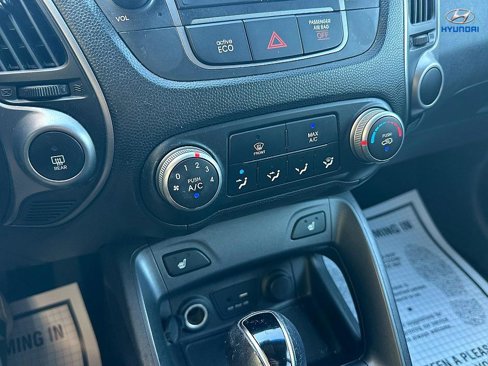 Used 2015 Hyundai Tucson SE image 23