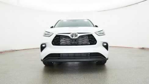 New 2025 Toyota Highlander XLE image 2