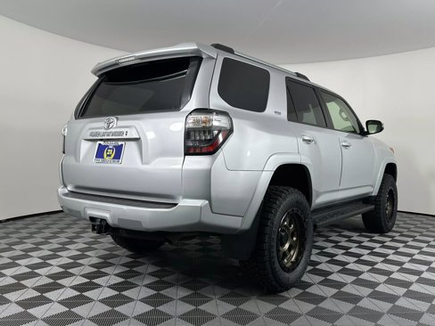 Used 2021 Toyota 4Runner SR5 Premium image 9