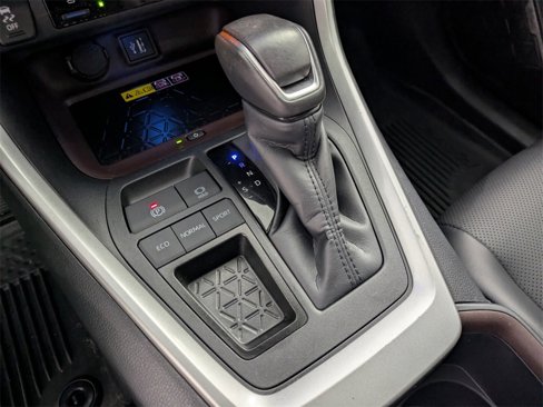 Used 2025 Toyota RAV4 Limited image 27