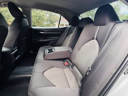 Used 2021 Toyota Camry LE image 10
