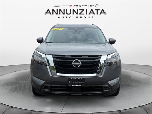 Used 2025 Nissan Pathfinder SV image 8