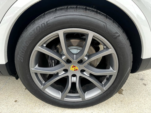 Used 2024 Porsche Cayenne image 8