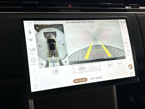 New 2025 Land Rover Range Rover Long Wheelbase SE image 17