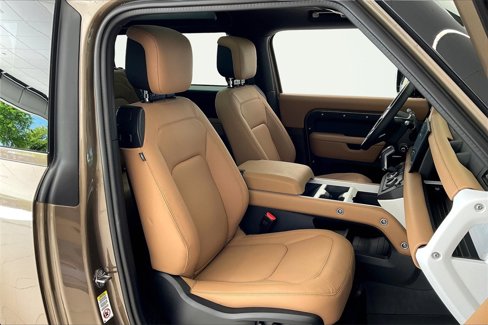 New 2025 Land Rover Defender 90 X-Dynamic SE image 8