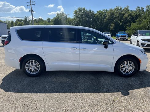 New 2026 Chrysler Pacifica Select image 4