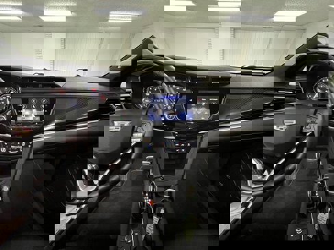 Certified 2022 Cadillac XT6 Sport w/ Technology Package image 16