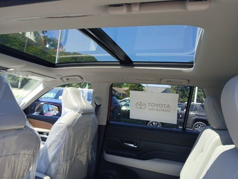 New 2025 Toyota Grand Highlander FWD image 7