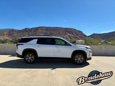 New 2026 Chevrolet Traverse LT image 3