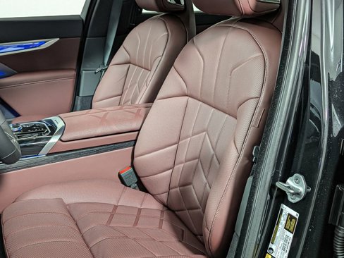 New 2026 BMW 750e xDrive w/ Premium Package image 17