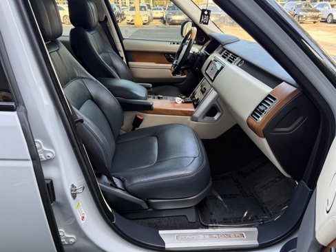 Used 2020 Land Rover Range Rover HSE image 18