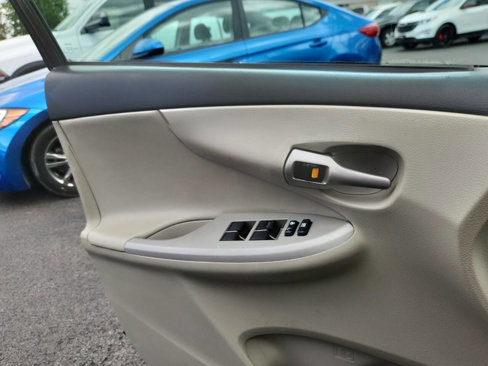 Used 2013 Toyota Corolla LE Special Edition image 18