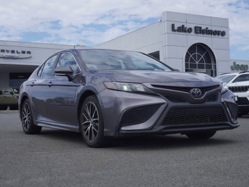 Used 2023 Toyota Camry SE image 2
