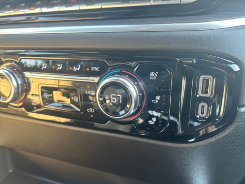 New 2026 GMC Sierra 1500 SLT image 25