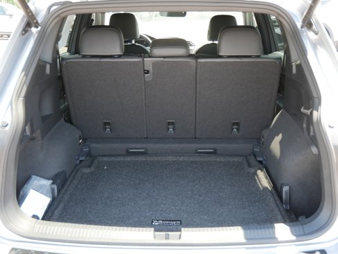 Certified 2024 Volkswagen Tiguan SE R-Line image 18