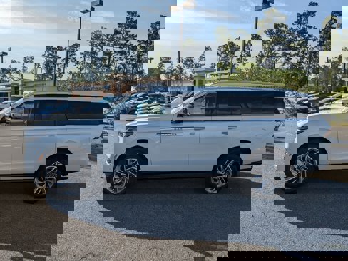 New 2025 Lincoln Navigator L Reserve image 8