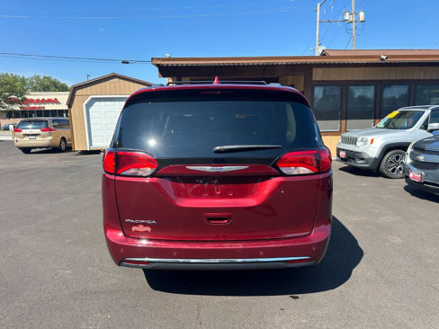 Used 2020 Chrysler Pacifica Touring-L image 4