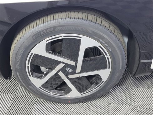 New 2026 Hyundai Ioniq 9 SE image 8