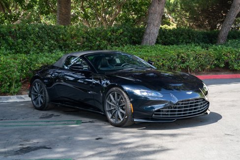 Used 2023 Aston Martin V8 Vantage Roadster image 1