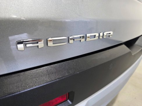 Used 2023 GMC Acadia SLT image 32
