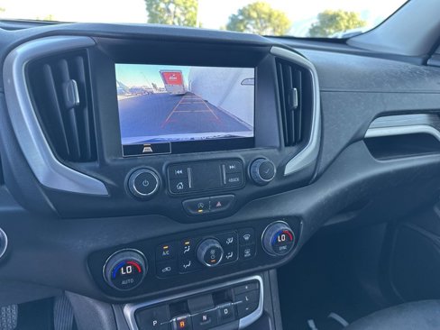 Used 2024 GMC Terrain SLT image 17
