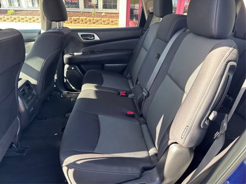 Used 2019 Nissan Pathfinder SV image 11