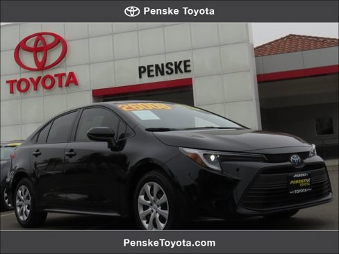 Certified 2025 Toyota Corolla LE image 1